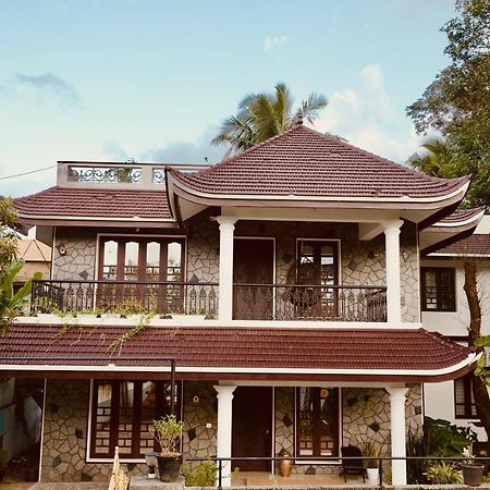 Daffodils Inn Alappuzha Экстерьер фото