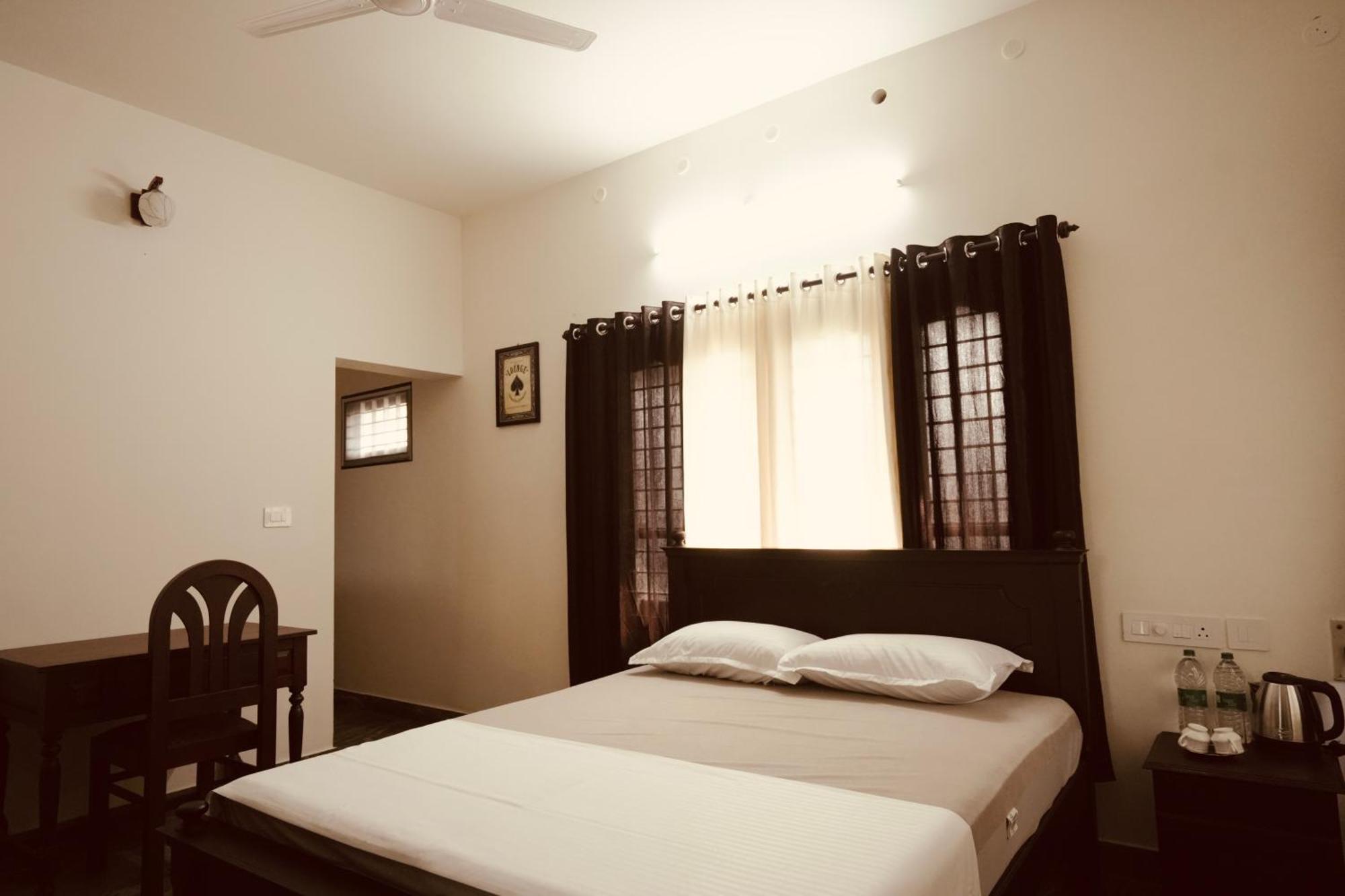Daffodils Inn Alappuzha Экстерьер фото