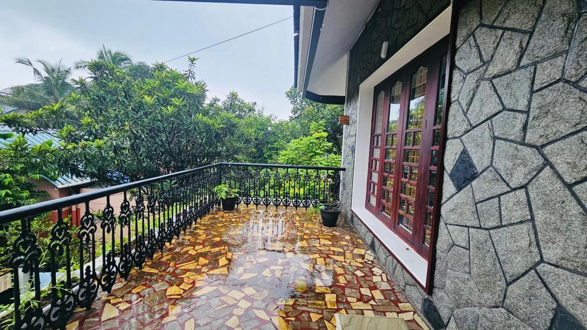 Daffodils Inn Alappuzha Экстерьер фото
