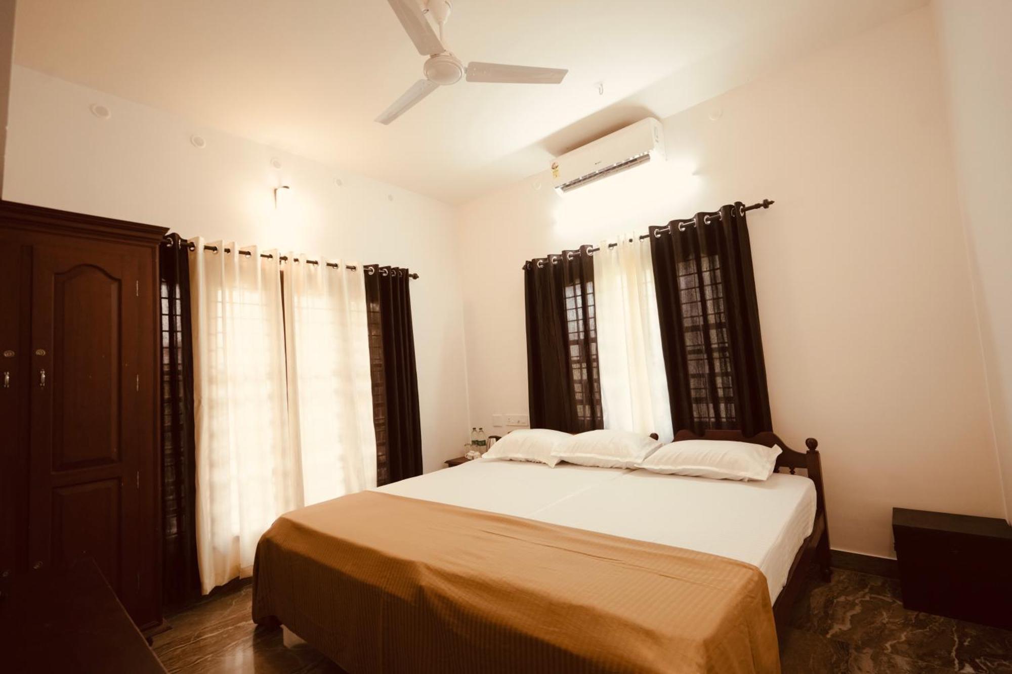 Daffodils Inn Alappuzha Экстерьер фото