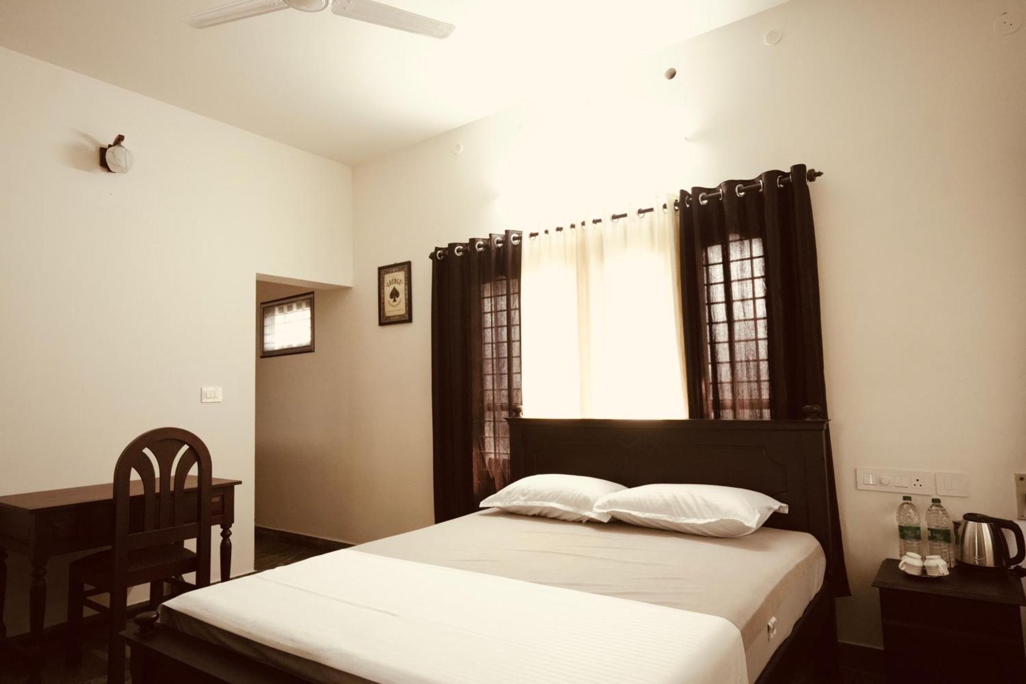 Daffodils Inn Alappuzha Экстерьер фото